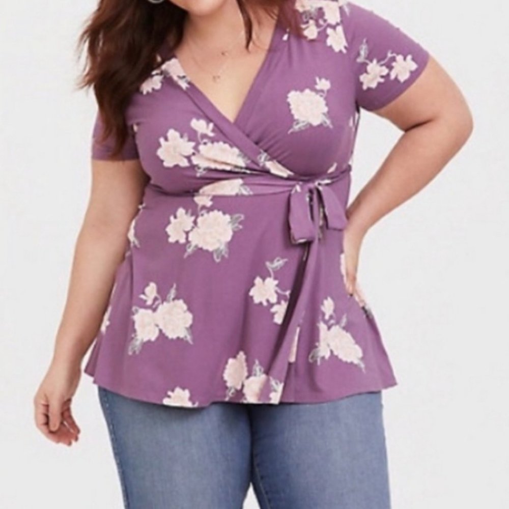 TORRID PURPLE FLORAL BABYDOLL TOP SIZE 1X